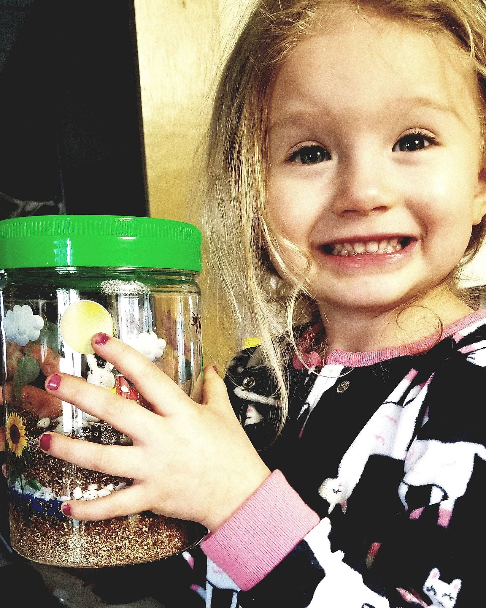 Arilyn is registered to the contest to win money with this photo: child, joy, mason_jar, person, play, smile, toddler