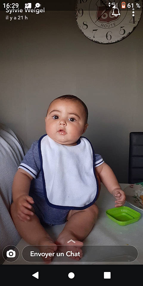 Adonys participe au concours pour gagner de l'argent avec cette photo : baby, baby_products, baby_toddler_clothing, chair, cheek, child, comfort, finger, flash_photography, fun, happy, human_leg, knee, mouth, person, portrait_photography, room, sitting, skin, t_shirt