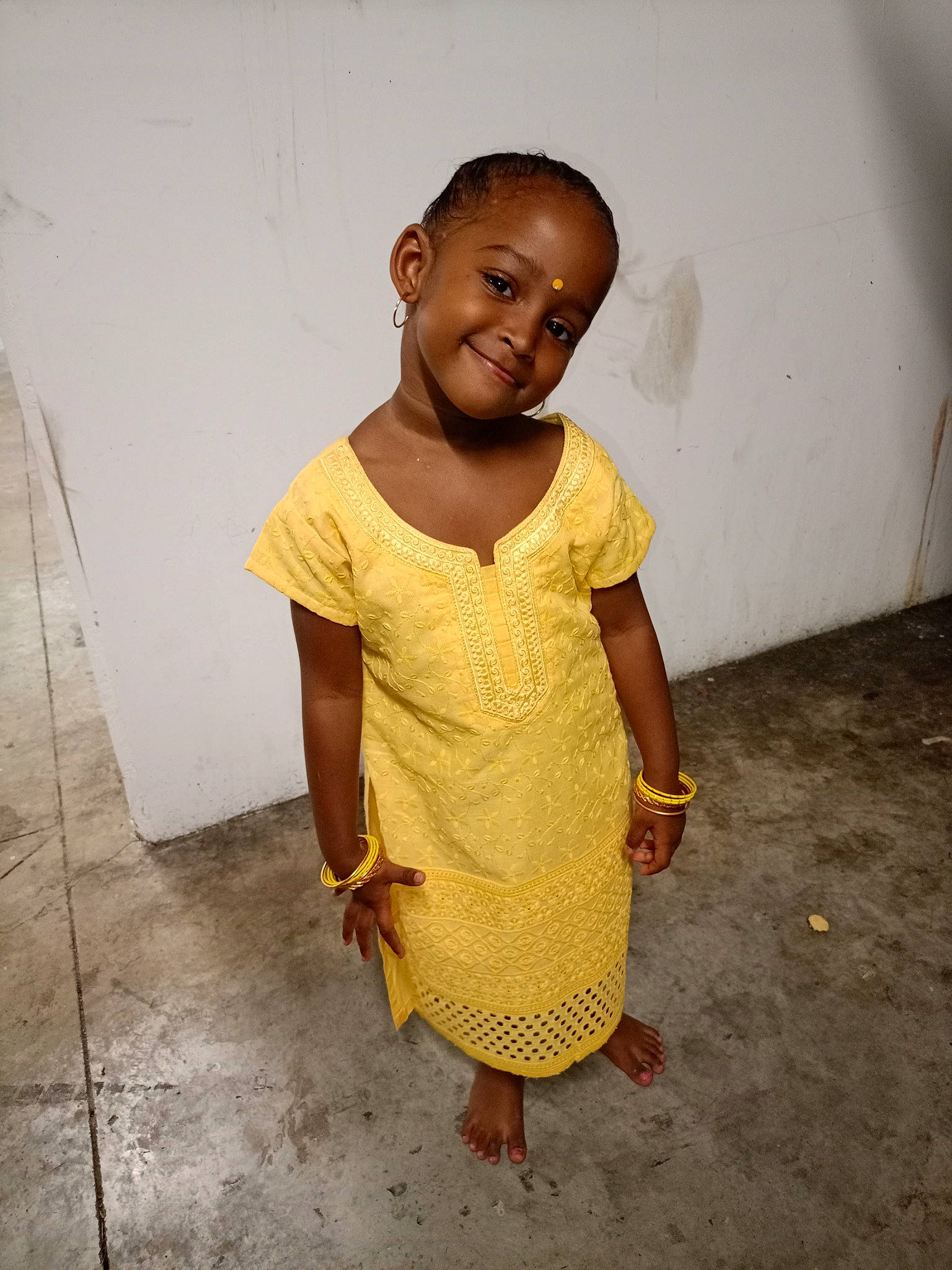 Key-naliya a rejoint le concours — aidez-le/la à gagner de superbes lots ! child, day_dress, elbow, face, fashion_design, flash_photography, flooring, foot, fun, hair, happy, human_body, human_leg, joy, person, sitting, skin, sleeve, smile, toddler