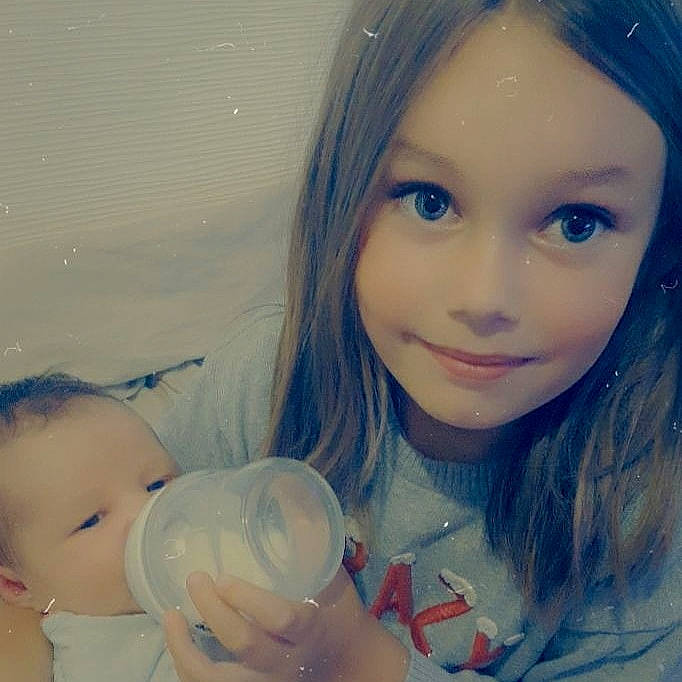 Lina participe au concours pour gagner de l'argent avec cette photo : beauty, blond, cheek, child, chin, cool, eye, eyebrow, face, forehead, hair, hairstyle, head, iris, joy, lip, nose, person, photography, selfie