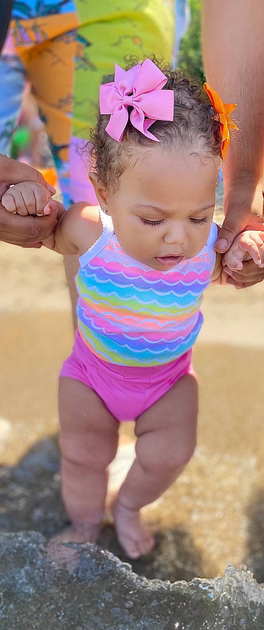 Diava is registered to the contest to win money with this photo: baby, baby_toddler_clothing, blue, chest, face, facial_expression, fun, green, happy, head, leisure, people, people_on_beach, person, pink, recreation, sleeve, summer, thigh, toddler