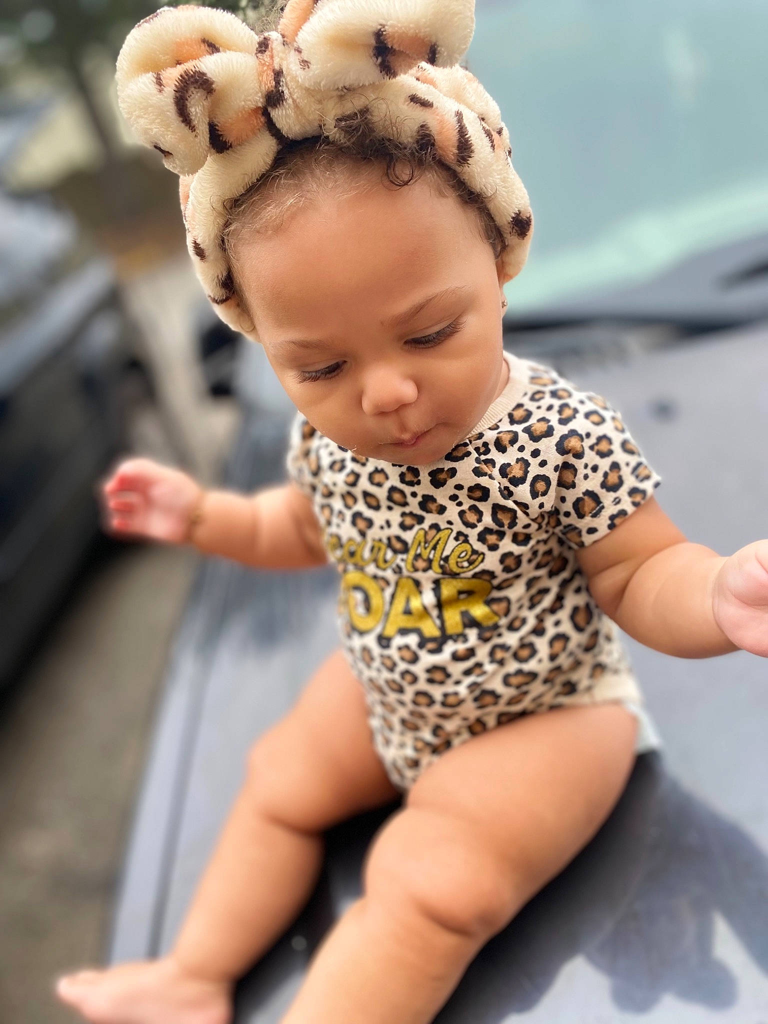 Diava is registered to the contest to win money with this photo: baby, baby_toddler_clothing, eye, eyelash, finger, foot, hand, happy, head, human_body, human_leg, jewellery, joint, neck, necklace, person, shoulder, sleeve, thigh, thumb