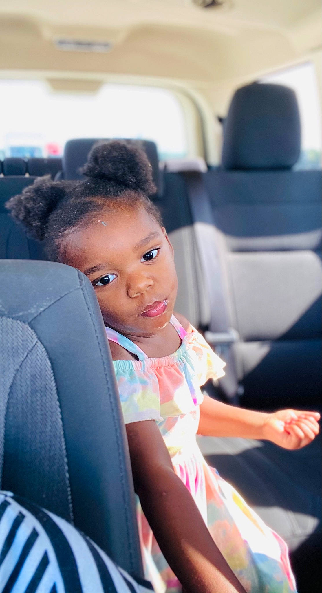 Loreal is registered to the contest to win money with this photo: auto_part, automotive_design, black_hair, car_seat, car_seat_cover, child, family_car, fashion_design, fun, happy, head_restraint, leisure, luxury_vehicle, motor_vehicle, person, recreation, room, sitting, toddler, travel