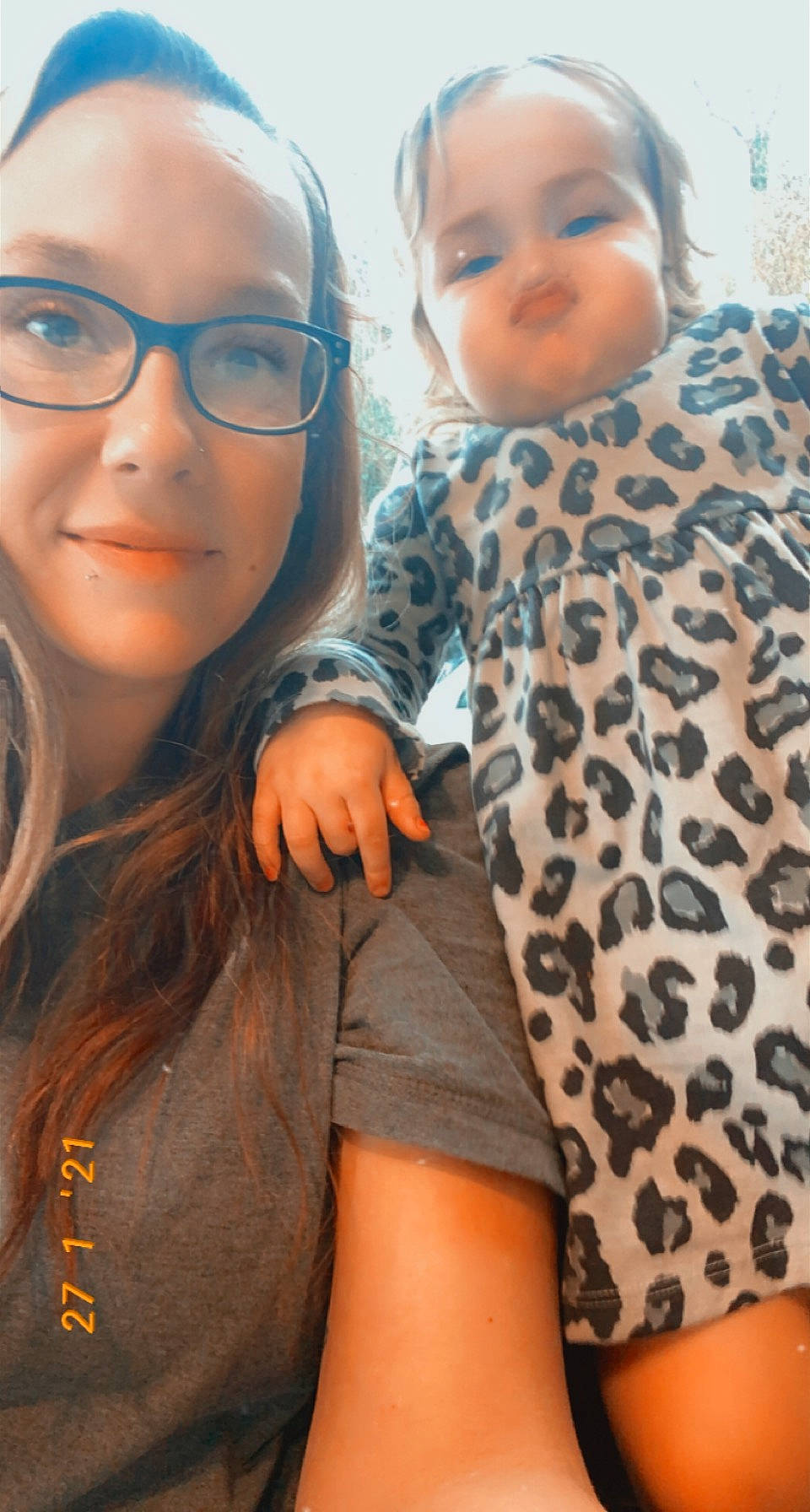 Tinsley is registered to the contest to win money with this photo: cheek, eye, eyelash, face, forehead, gesture, glasses, hairstyle, happy, head, iris, joy, lip, mammal, mouth, neck, nose, organ, person, shoulder