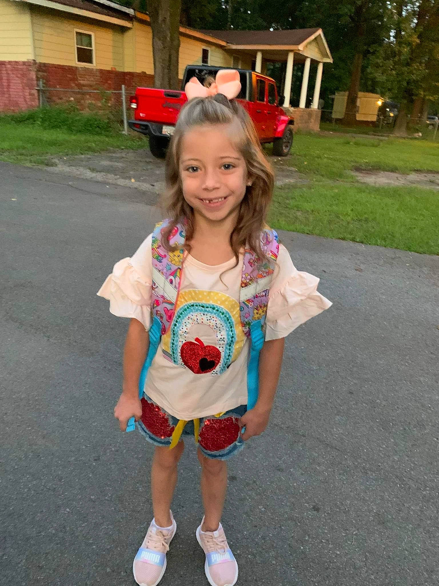 Caydence is registered to the contest to win money with this photo: asphalt, baby_toddler_clothing, child, event, fun, hair, happy, head, joy, leisure, person, pink, plant, recreation, road_surface, shorts, sleeve, smile, sunglasses, t_shirt