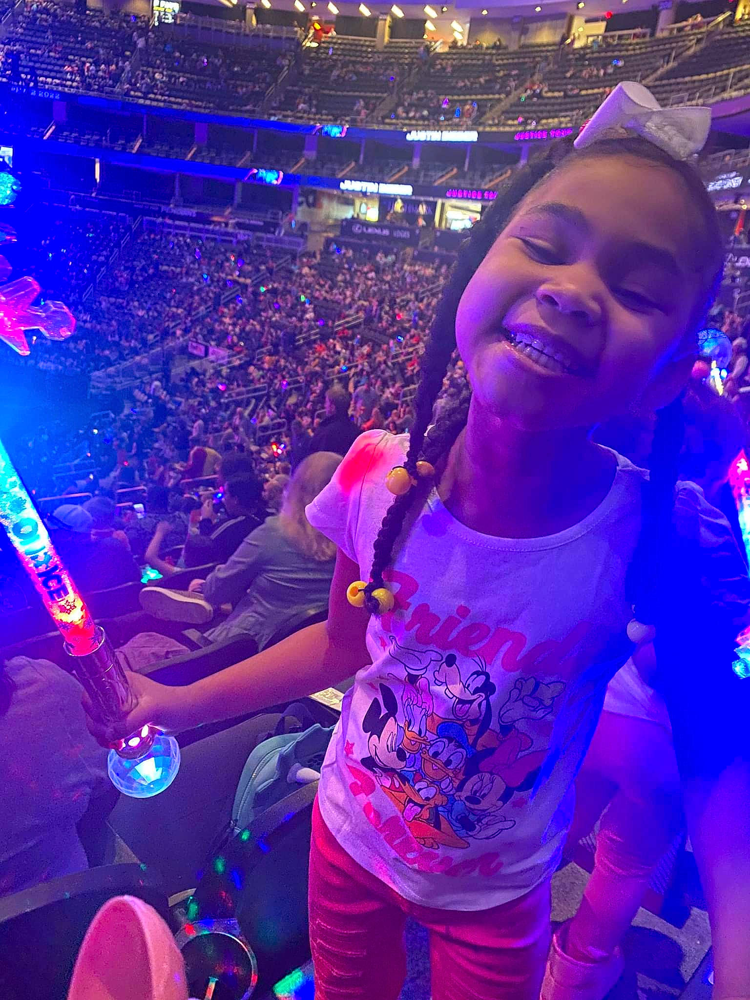 Christina is registered to the contest to win money with this photo: blue, clothing, crowd, entertainment, fashion, fun, happy, joy, leisure, music, music_artist, music_venue, performing_arts, person, pink, plant, purple, smile, social_group, stage