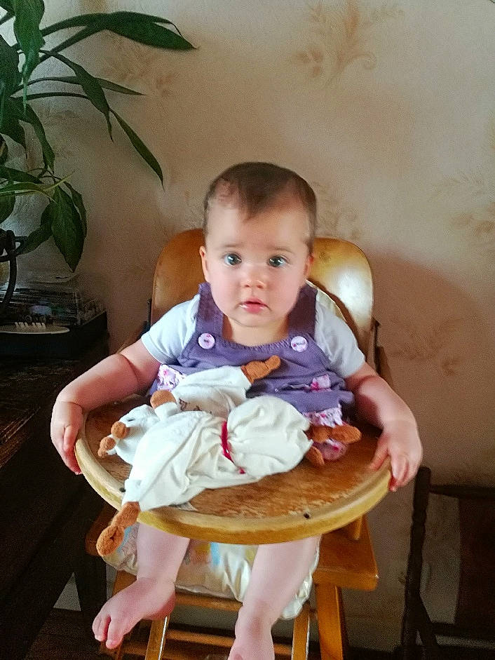 Victoire participe au concours pour gagner de l'argent avec cette photo : baby, child, person, sitting, toddler