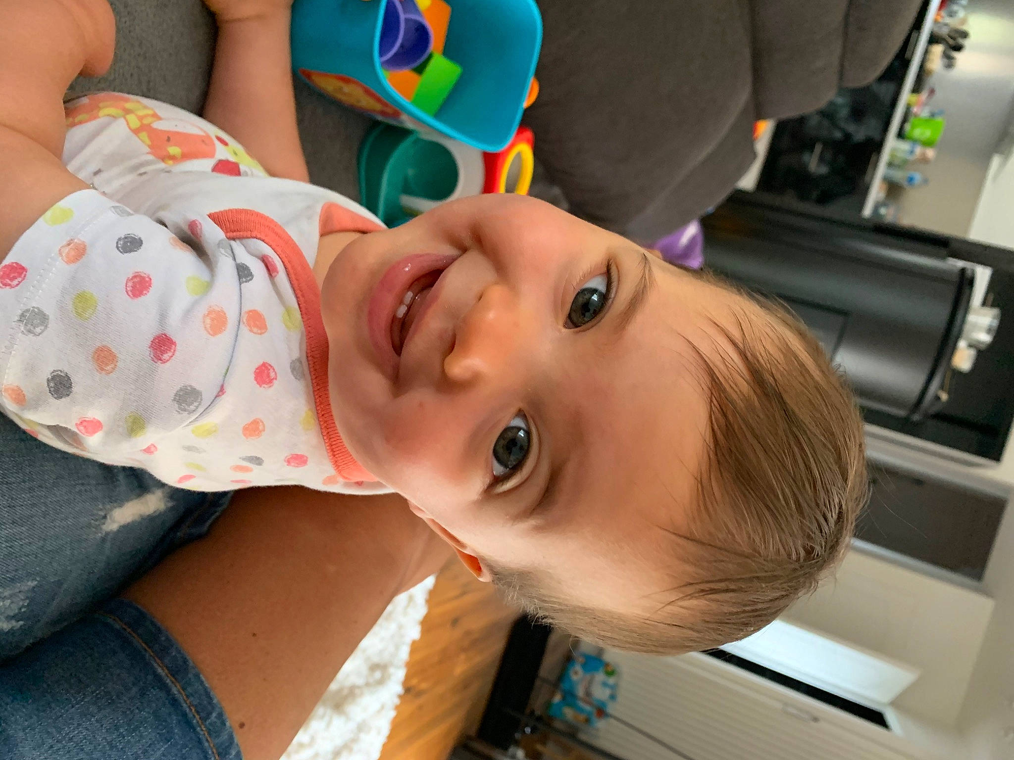 Victoire participe au concours pour gagner de l'argent avec cette photo : baby, child, ear, joy, mouth, neck, person, toddler