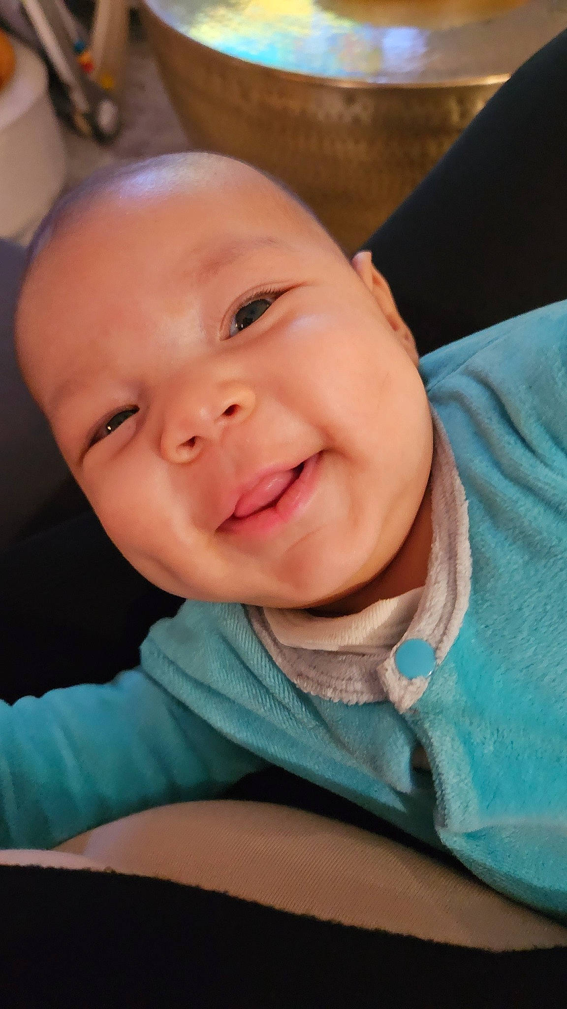 Edem participe au concours pour gagner de l'argent avec cette photo : baby, baby_toddler_clothing, cheek, child, chin, comfort, eyebrow, fun, happy, iris, linens, lip, mouth, nose, person, skin, sleeve, smile, toddler, tooth