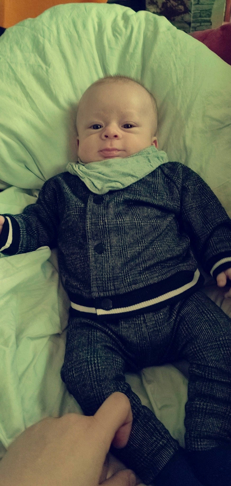 Scott a rejoint le concours — aidez-le/la à gagner de superbes lots ! baby, baby_toddler_clothing, cheek, child, collar, comfort, cool, eye, facial_expression, hairstyle, happy, head, human_body, iris, lip, pattern, person, skin, sleeve, toddler