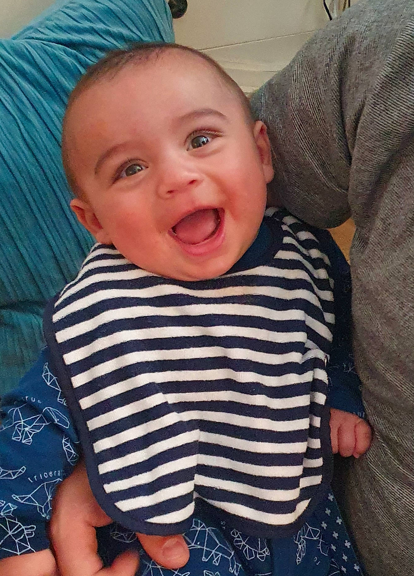 Bear is registered to the contest to win money with this photo: baby, baby_laughing, baby_toddler_clothing, cap, cheek, child, comfort, cool, gesture, happy, linens, lip, mouth, nose, organ, person, skin, sleeve, smile, t_shirt