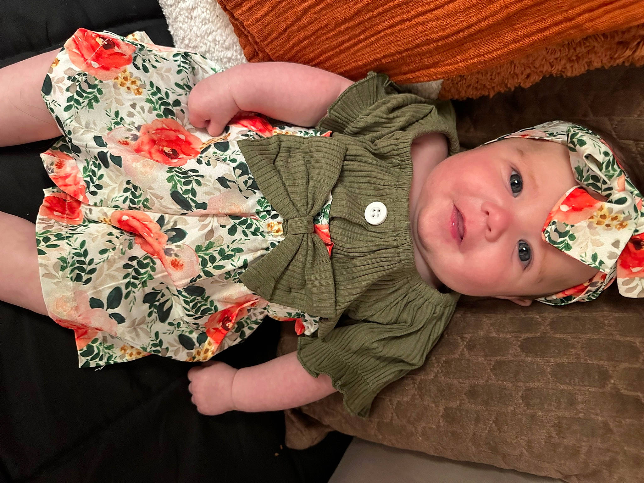 Adèle participe au concours pour gagner de l'argent avec cette photo : baby, baby_toddler_clothing, cheek, child, comfort, finger, headwear, human_body, human_leg, leg, nail, pattern, person, plant, sitting, skin, sleeve, smile, thigh, toddler