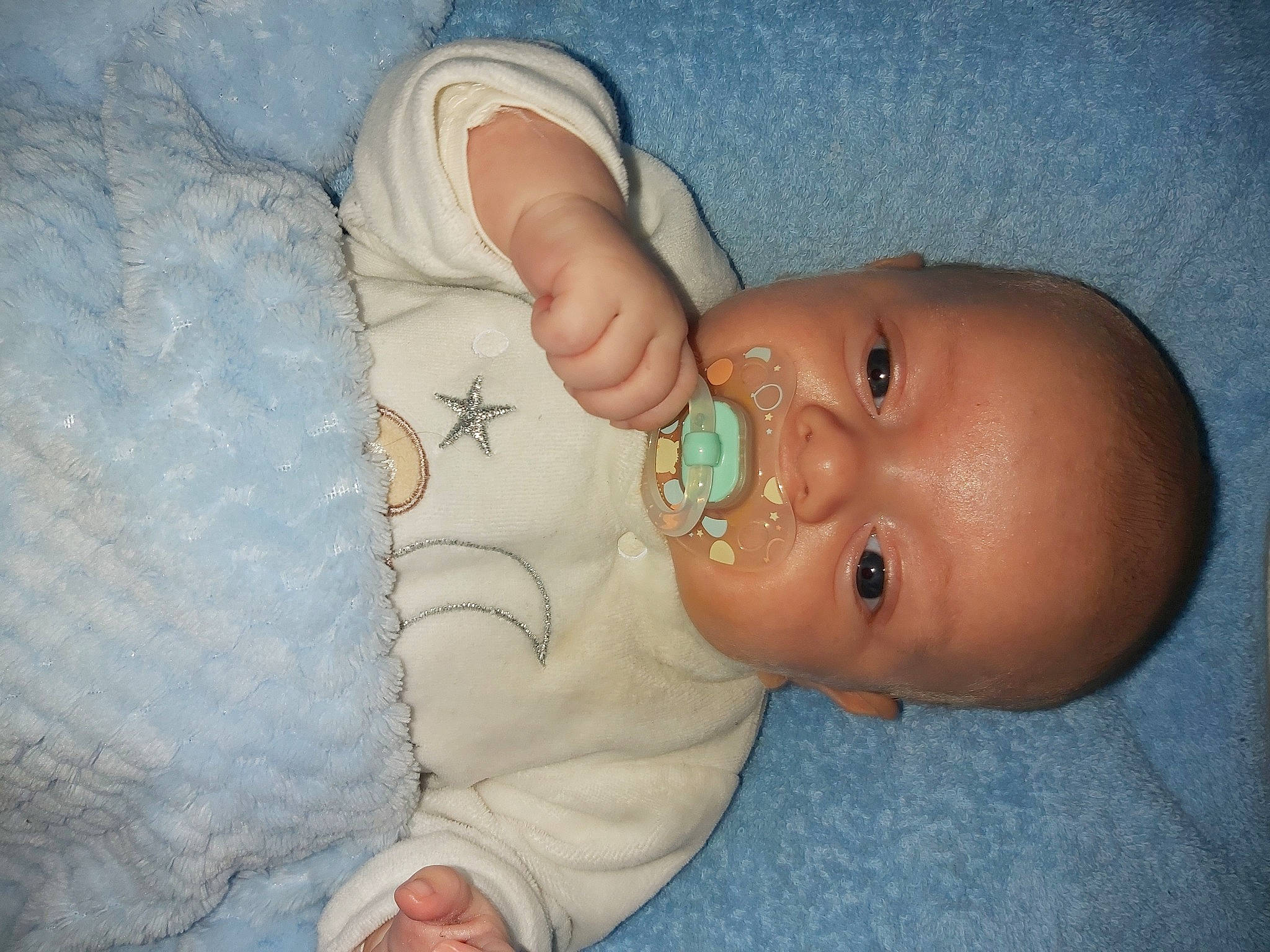 Dylan a rejoint le concours — aidez-le/la à gagner de superbes lots ! baby, cheek, child, ear, eye, finger, forehead, head, mouth, nose, person, skin, toddler