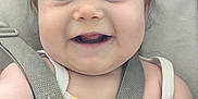 Azurhya a rejoint le concours — aidez-le/la à gagner de superbes lots ! baby, child, smiling, face, blue_eyes, car_seat, seatbelt, clothing, tank_top, messy, food_stains, happy, infant, cute, person, closeup, indoors, skin, hair, expression