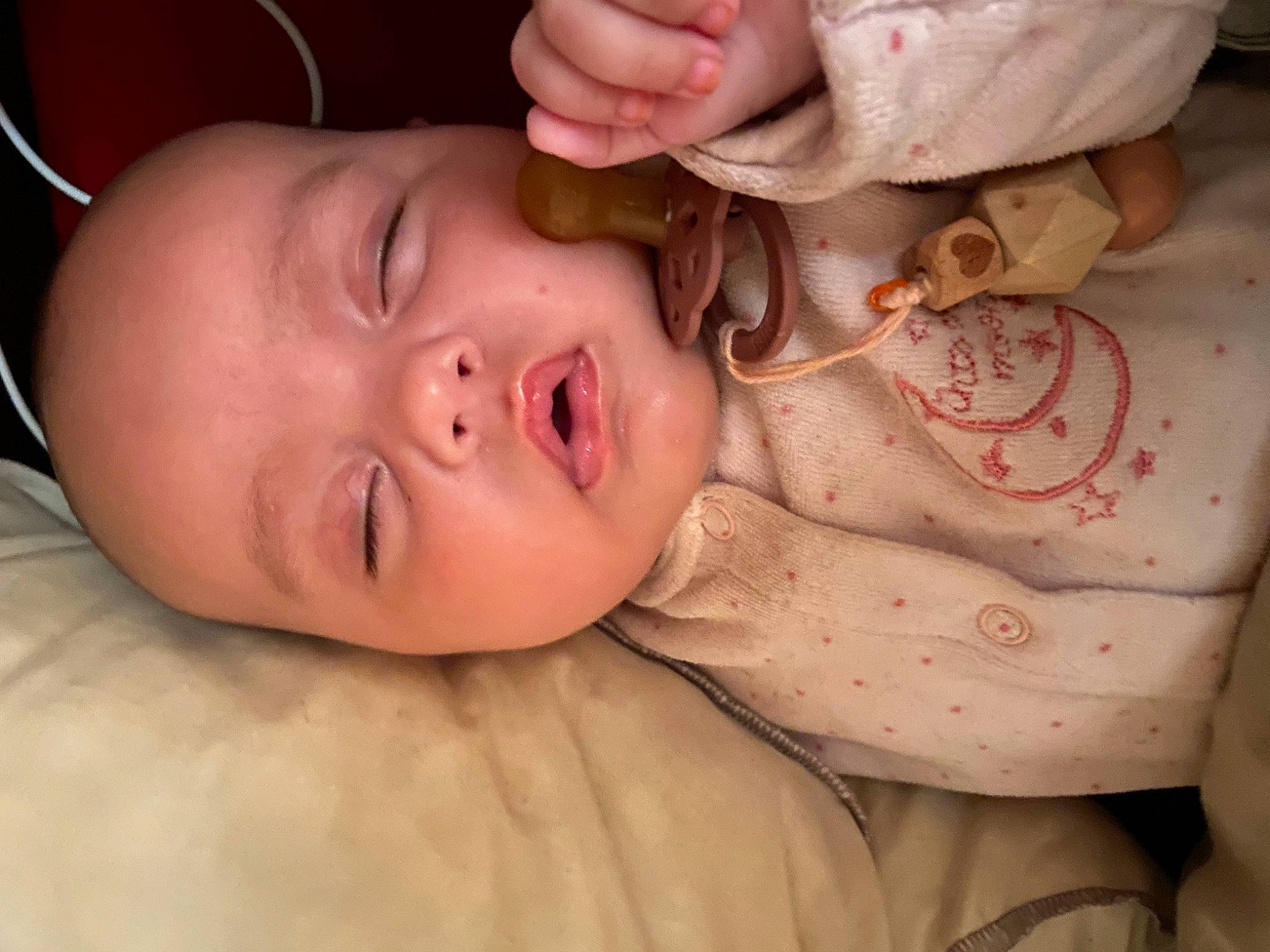 Houria participe au concours pour gagner de l'argent avec cette photo : baby, baby_toddler_clothing, cheek, child, chin, comfort, ear, eye, eyebrow, eyelash, facial_expression, finger, happy, iris, lip, mouth, nose, person, skin, sleeve