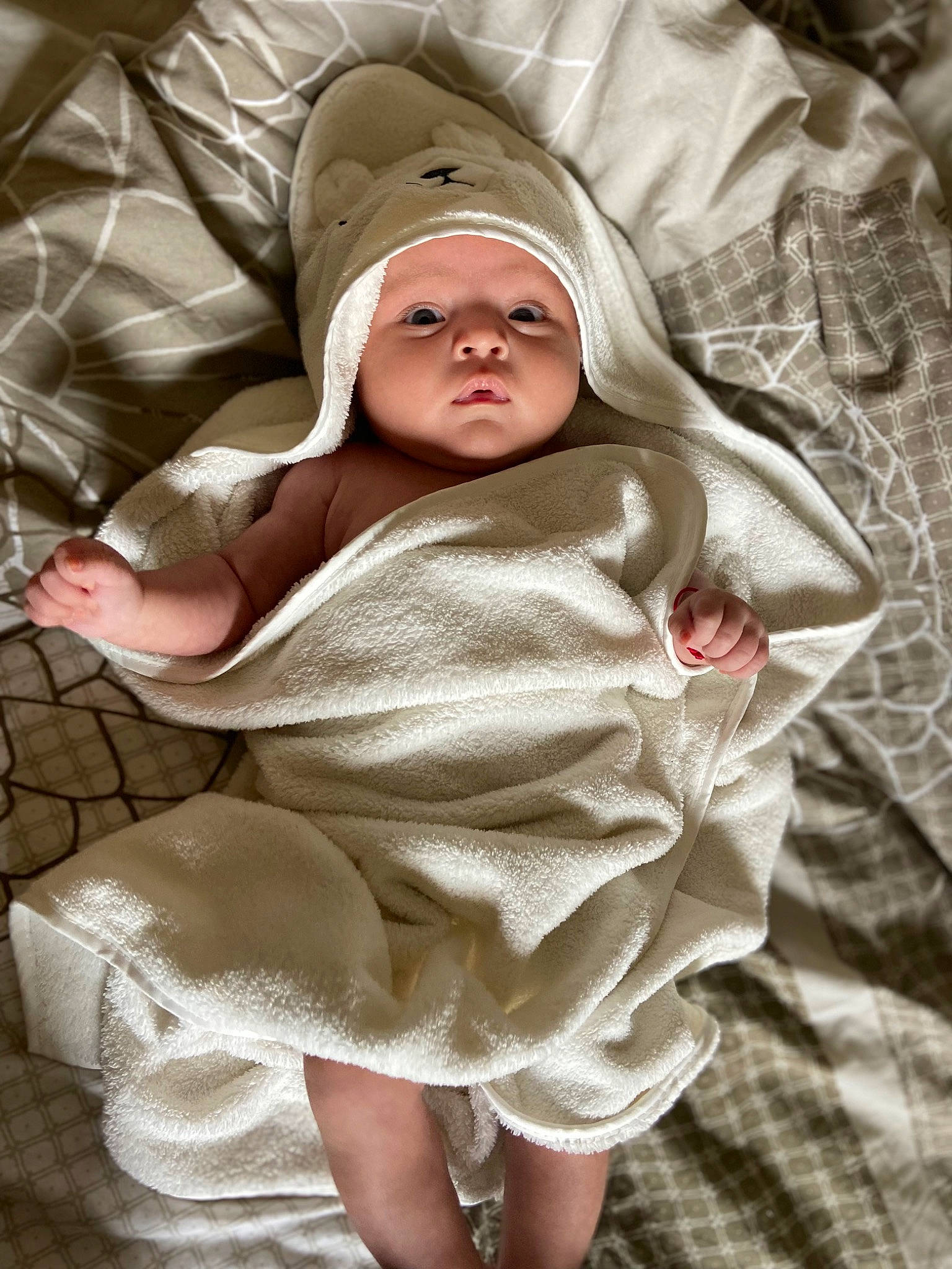 Houria participe au concours pour gagner de l'argent avec cette photo : baby, baby_products, baby_safety, baby_sleeping, baby_toddler_clothing, child, comfort, fur, headwear, hood, hoodie, linens, pattern, person, portrait_photography, sitting, sleep, sleeve, textile, toddler