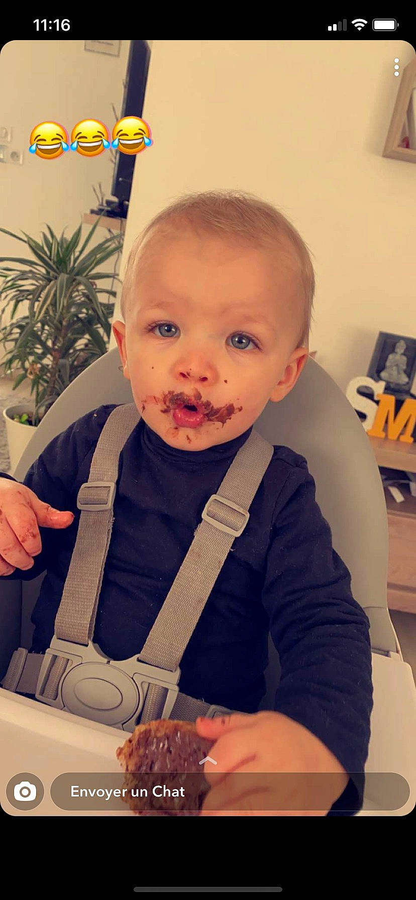 Robin a rejoint le concours — aidez-le/la à gagner de superbes lots ! arm, baby, baby_toddler_clothing, cheek, child, eyelash, finger, food, food_craving, fun, mouth, person, plant, plate, sitting, skin, sleeve, t_shirt, tableware, tie