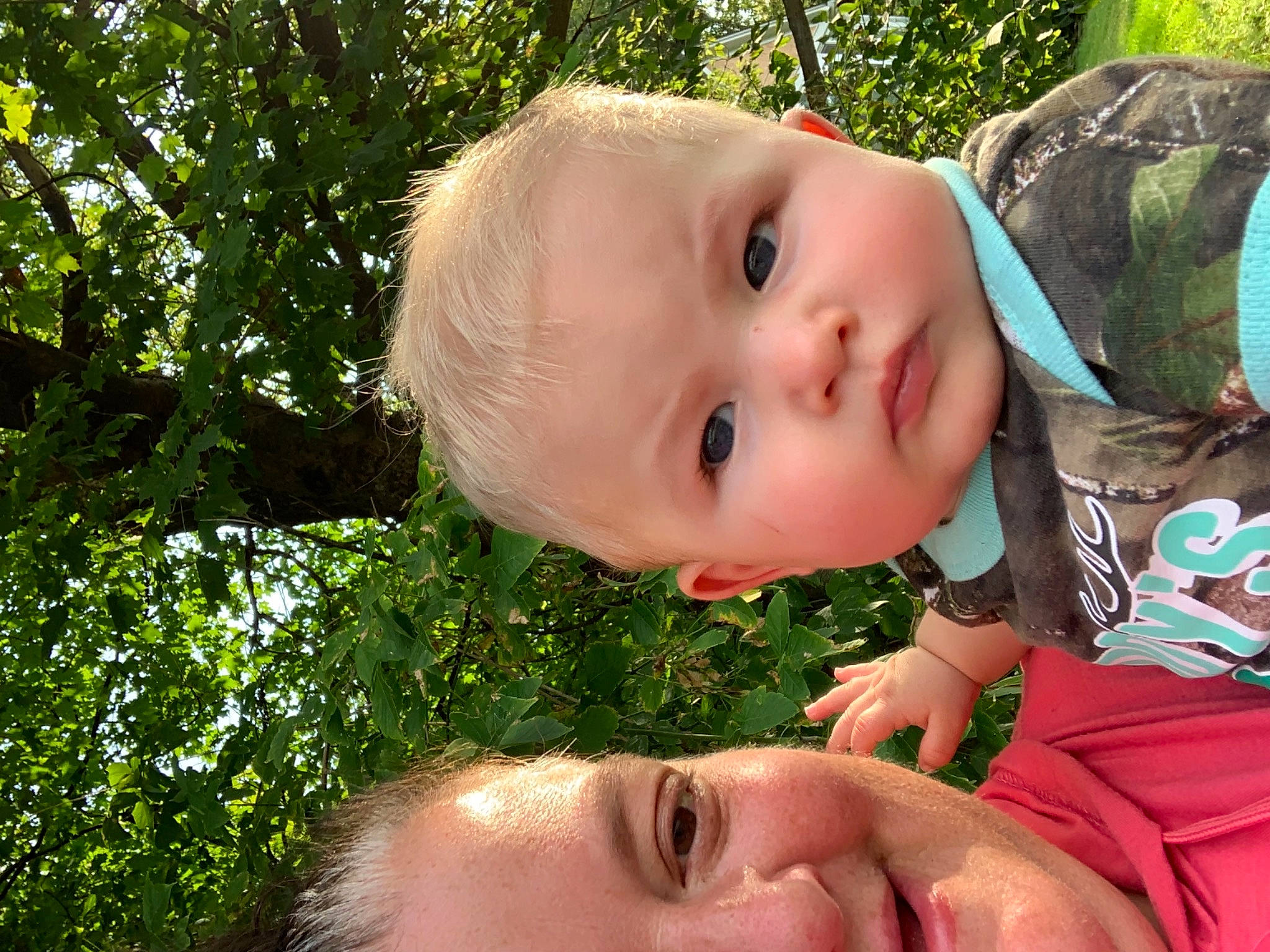 Leroy is registered to the contest to win money with this photo: cheek, eye, eyebrow, eyelash, face, forehead, grass, green, human_body, iris, leaf, lip, mouth, nature, nose, people_in_nature, person, plant, skin, smile