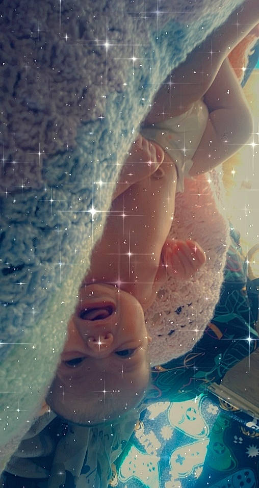 Journee is registered to the contest to win money with this photo: hand, leg, person, space, water