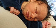 Elyôn a rejoint le concours — aidez-le/la à gagner de superbes lots ! baby, blanket, child, closeup, clothing, cozy, cute, face, fist, hair, hand, indoors, infant, newborn, peaceful, portrait, rest, skin, sleeping, soft