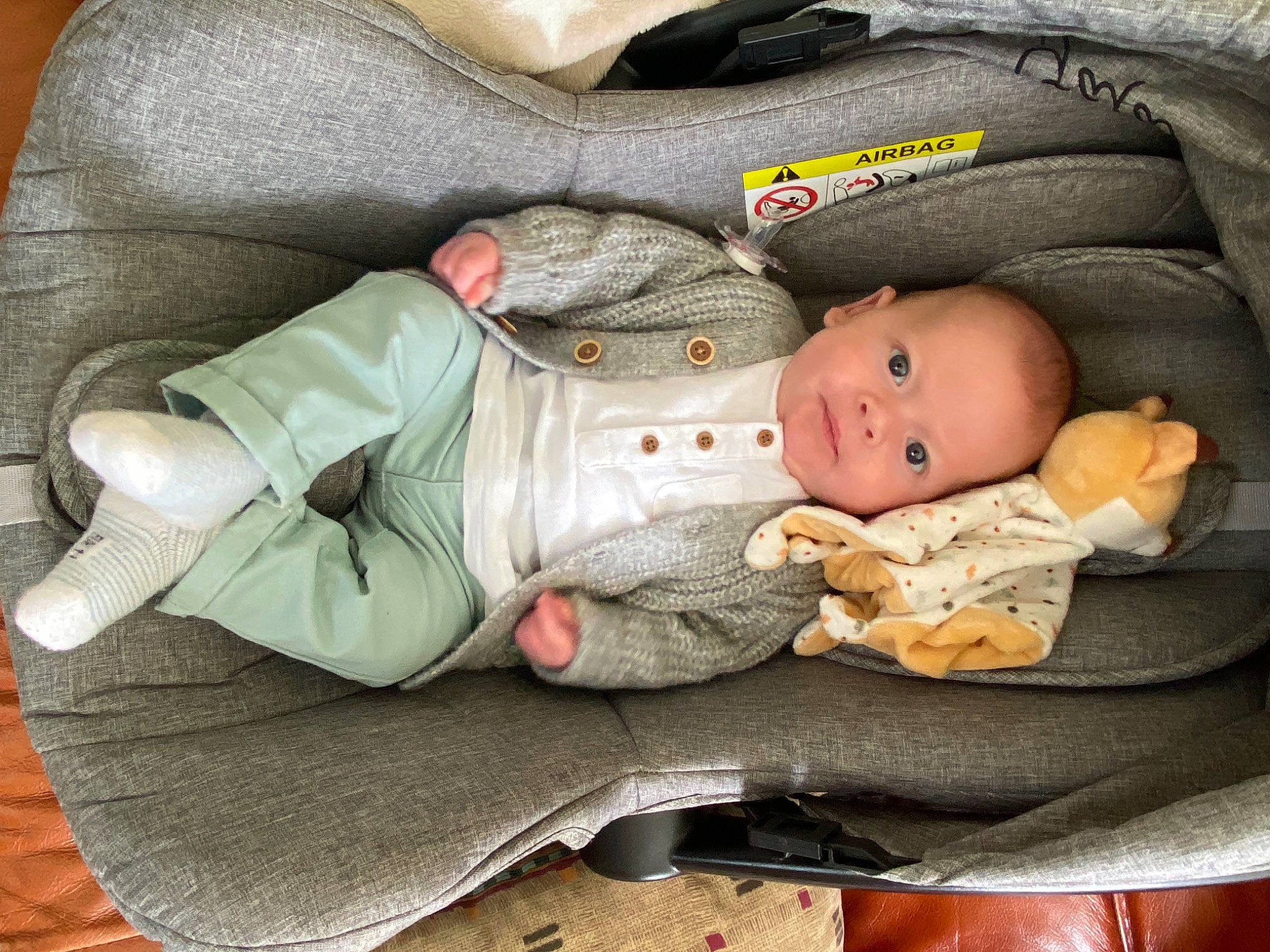 Lylio participe au concours pour gagner de l'argent avec cette photo : baby, baby_carriage, baby_products, baby_safety, baby_sleeping, baby_toddler_clothing, child, comfort, lap, linens, nap, person, sitting, sleep, sleeve, toddler