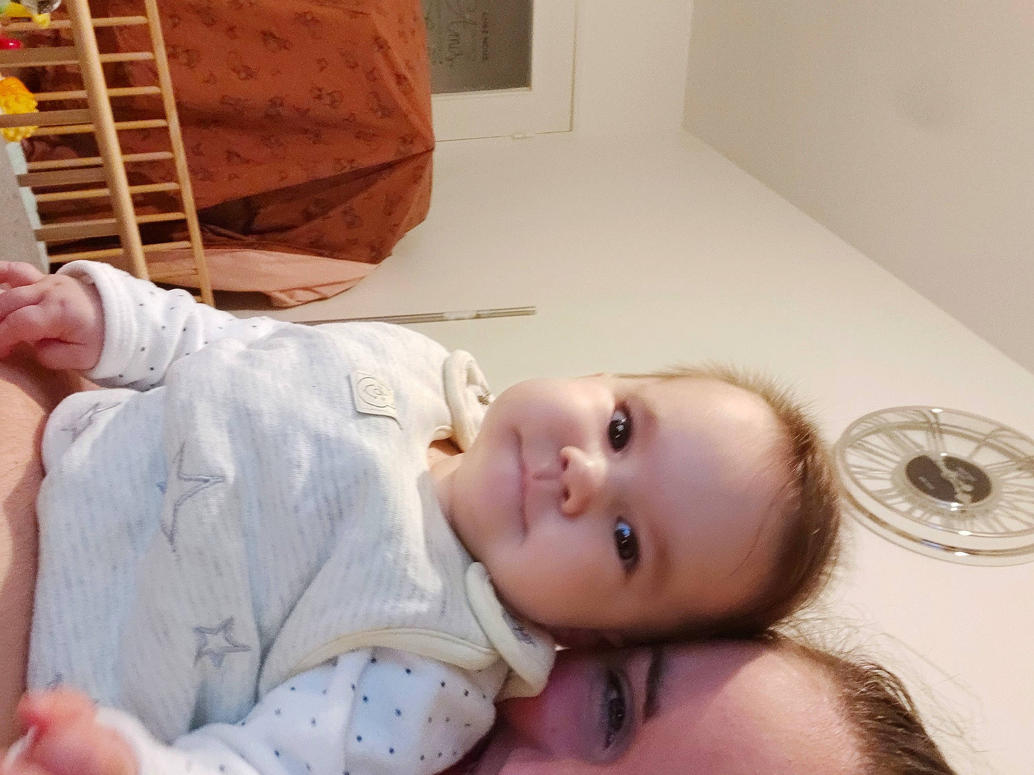 Eléa participe au concours pour gagner de l'argent avec cette photo : baby, baby_toddler_clothing, bathing, cheek, child, comfort, elbow, eyelash, finger, flooring, guitar, happy, mouth, nose, person, plumbing_fixture, room, skin, smile, toddler