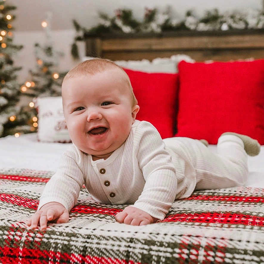 Callen is registered to the contest to win money with this photo: baby, babylaughing, crawling, face, happy, head, person