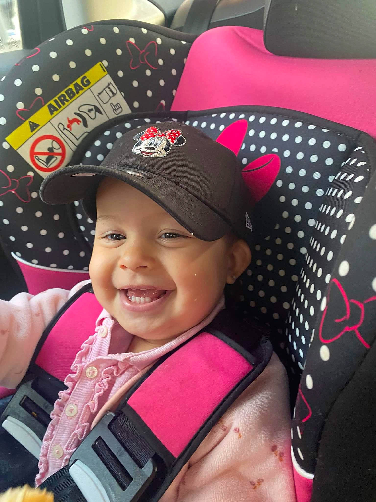 Yasmine participe au concours pour gagner de l'argent avec cette photo : baseball_cap, beauty, cap, cool, fun, gesture, happy, hat, headgear, headwear, joy, lip, magenta, person, personal_protective_equipment, pink, product, red, skin, smile
