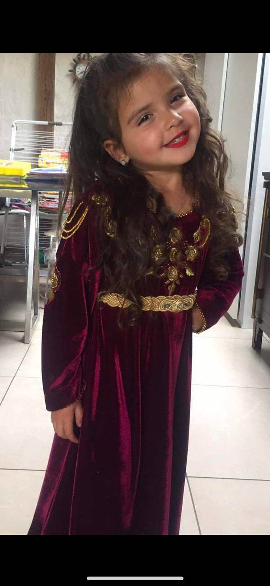 Julie Camelia a rejoint le concours — aidez-le/la à gagner de superbes lots ! abdomen, beauty, black_hair, dress, event, fashion_design, formal_wear, hairstyle, happy, jewellery, joy, long_hair, magenta, neck, person, pink, purple, sleeve, smile, street_fashion