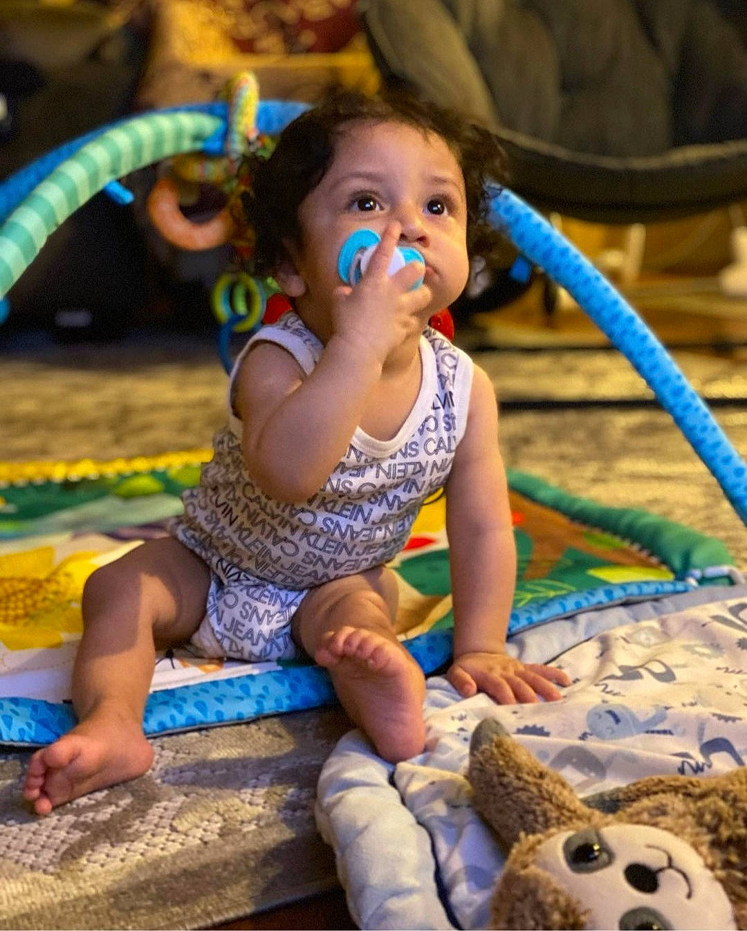 Athen is registered to the contest to win money with this photo: adaptation, barefoot, blue, child, event, fun, happy, human_leg, leg, leisure, people, person, photograph, play, recreation, sitting, skin, snapshot, thigh, toddler
