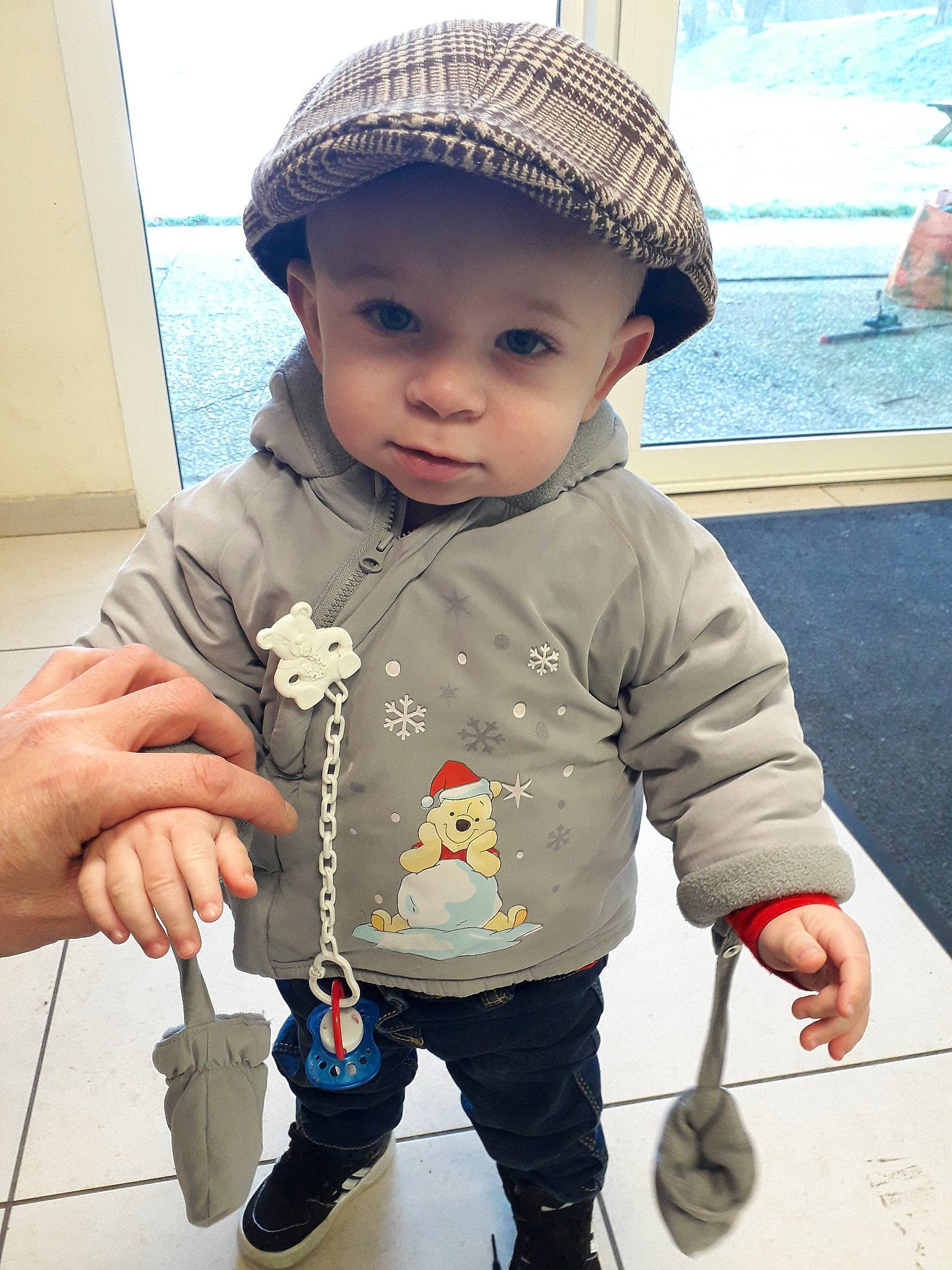 Matheo a rejoint le concours — aidez-le/la à gagner de superbes lots ! boy, cap, child, hat, headgear, headwear, infant, jeans, outerwear, person, product, sleeve, textile, toddler