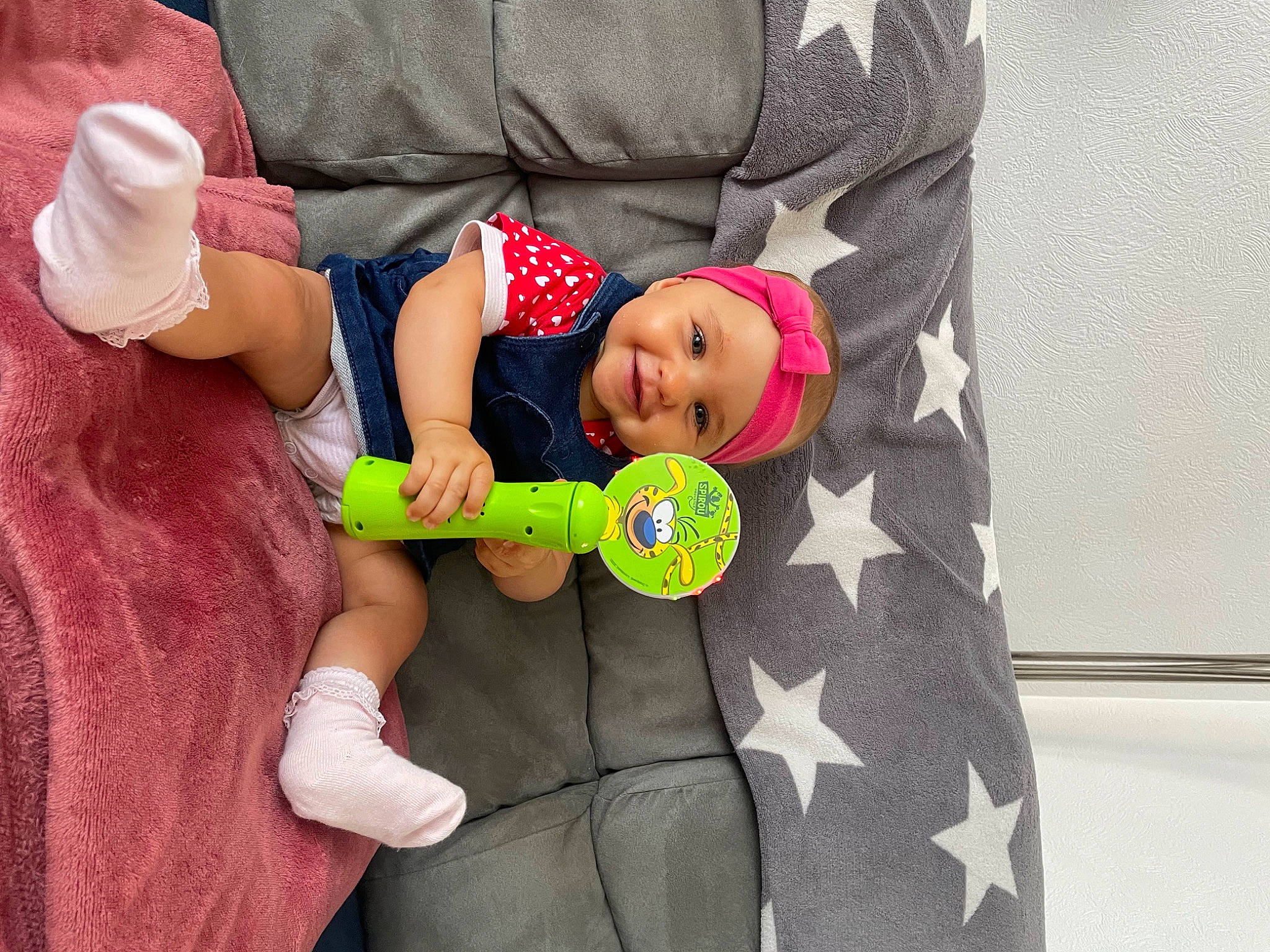 Sollyne a rejoint le concours — aidez-le/la à gagner de superbes lots ! baby, baby_playing_with_toys, baby_products, baby_toddler_clothing, child, comfort, fun, happy, hat, headwear, joy, leisure, linens, magenta, person, pink, play, room, sitting, smile