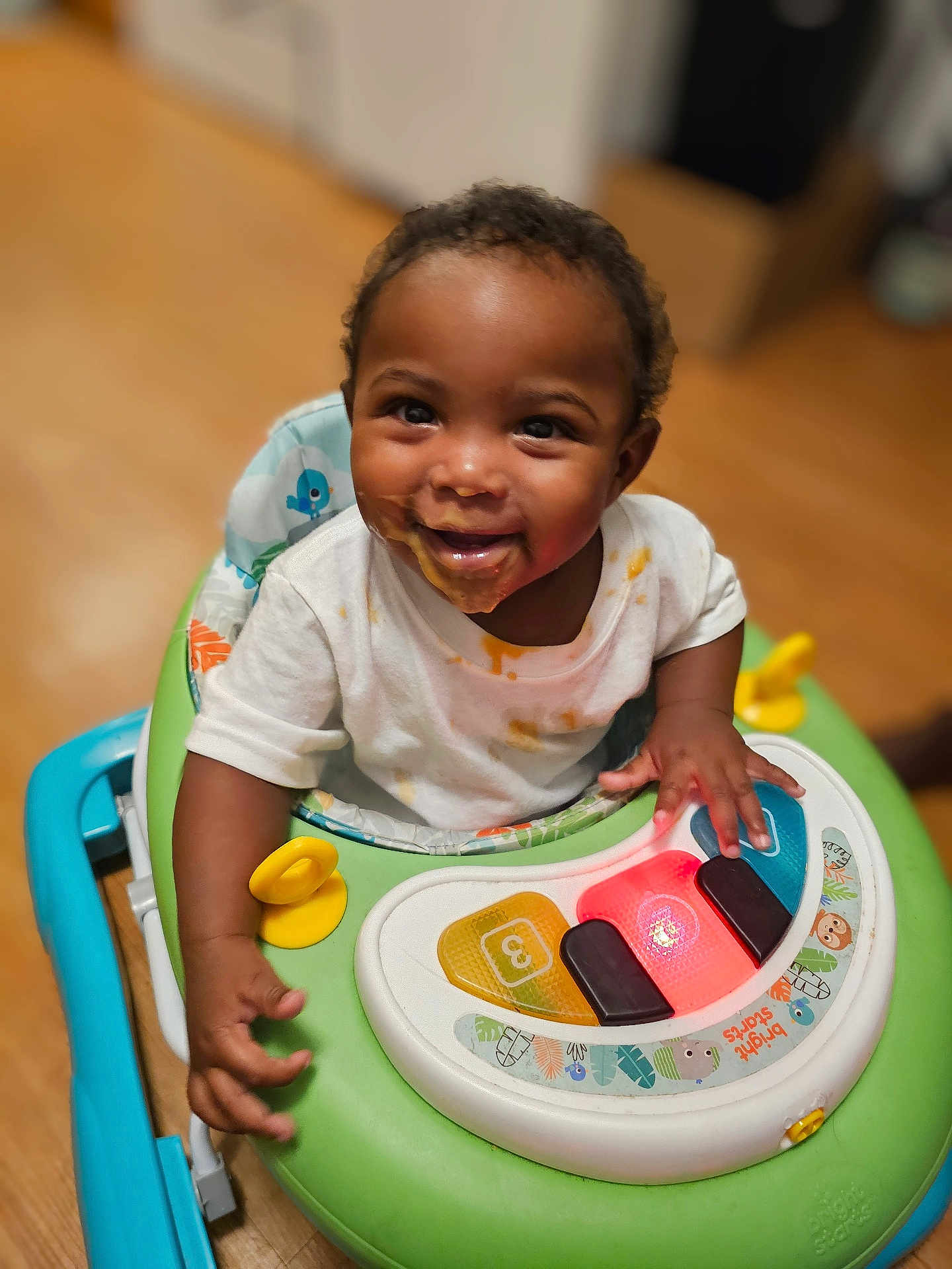 Kalino is registered to the contest to win money with this photo: baby, child, walker, toy, light, smile, happy, food_stains, indoor, floor, clothing, playtime, cute, infant, person, furniture, colorful, hand, face, young