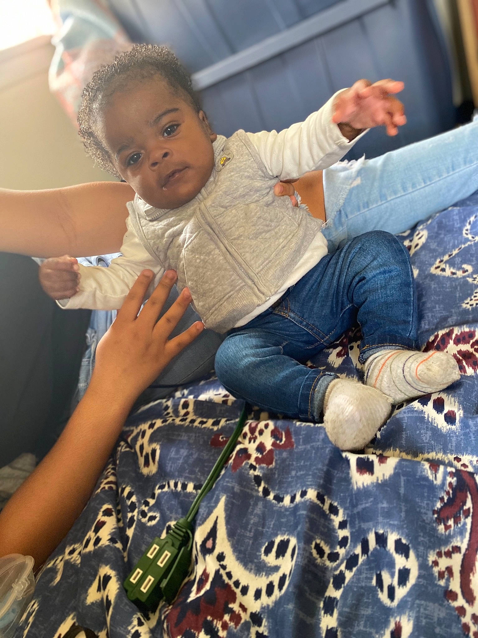 King is registered to the contest to win money with this photo: child, denim, fun, happy, jeans, leg, leisure, pattern, person, sitting, textile, toddler