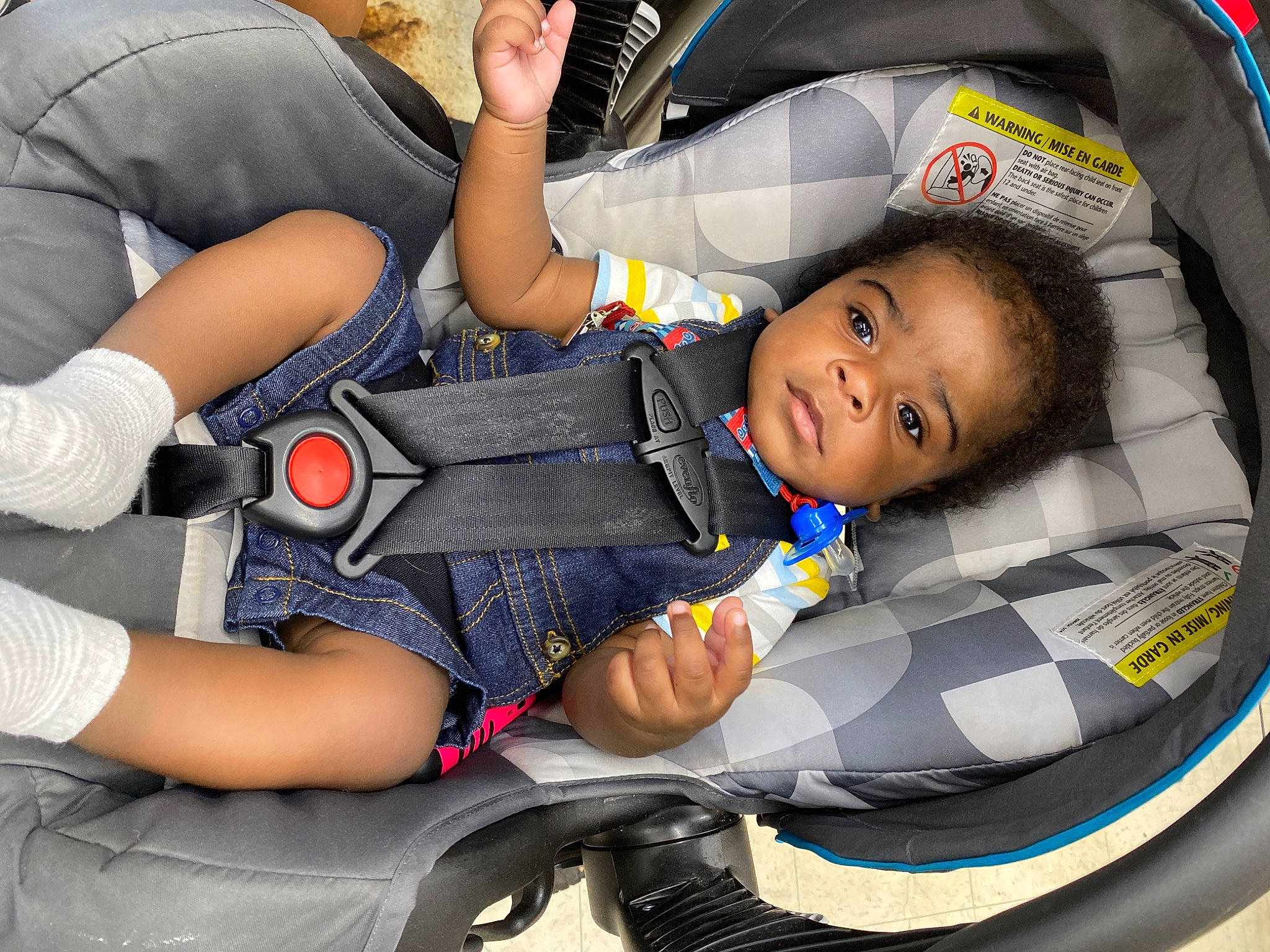 King is registered to the contest to win money with this photo: baby_carriage, baby_in_car_seat, baby_products, car_seat, child, comfort, person, product, seat_belt