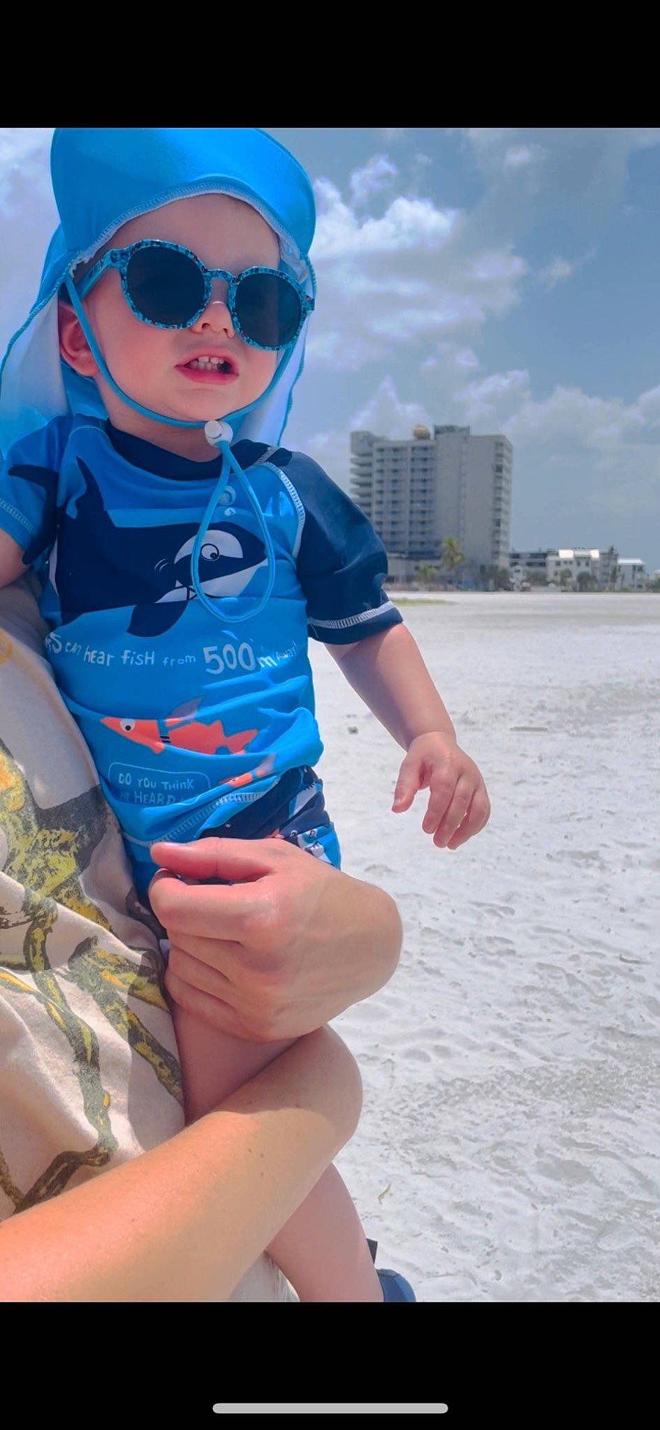 Abel is registered to the contest to win money with this photo: azure, baby_toddler_clothing, blue, cloud, cool, eyewear, fun, glasses, goggles, hand, happy, leisure, people, person, sky, sleeve, summer, sunglasses, thigh, travel