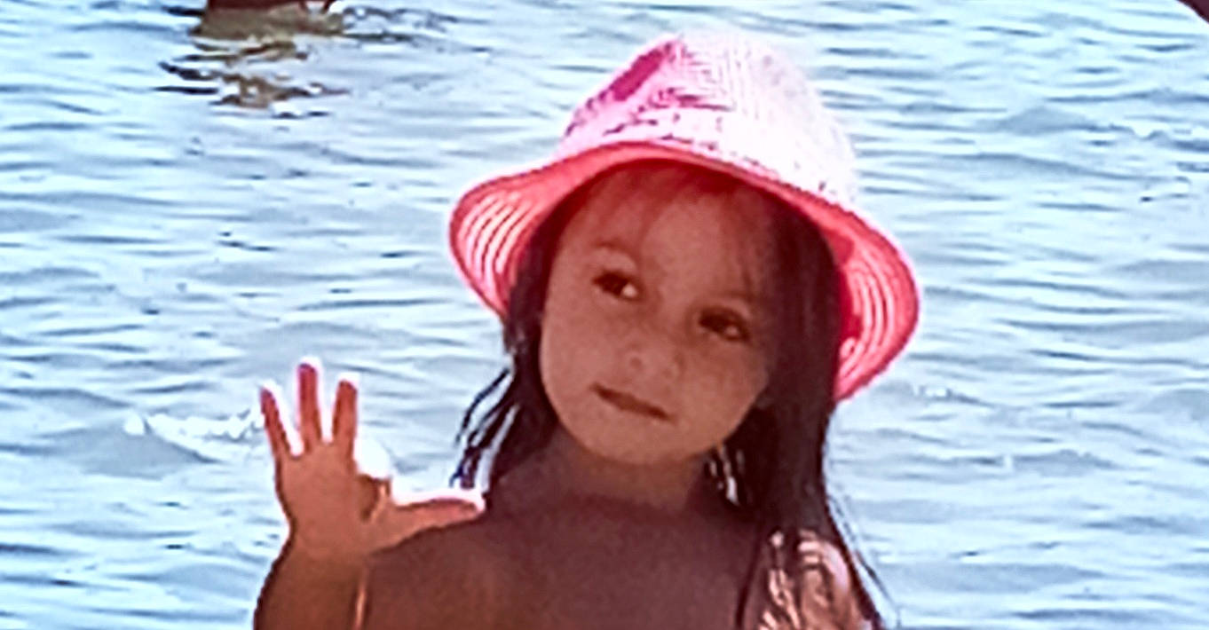 Lola a rejoint le concours — aidez-le/la à gagner de superbes lots ! beauty, clothing, fashion_accessory, fun, happy, hat, headgear, leisure, organism, person, photography, summer, sun_hat, swimwear, vacation