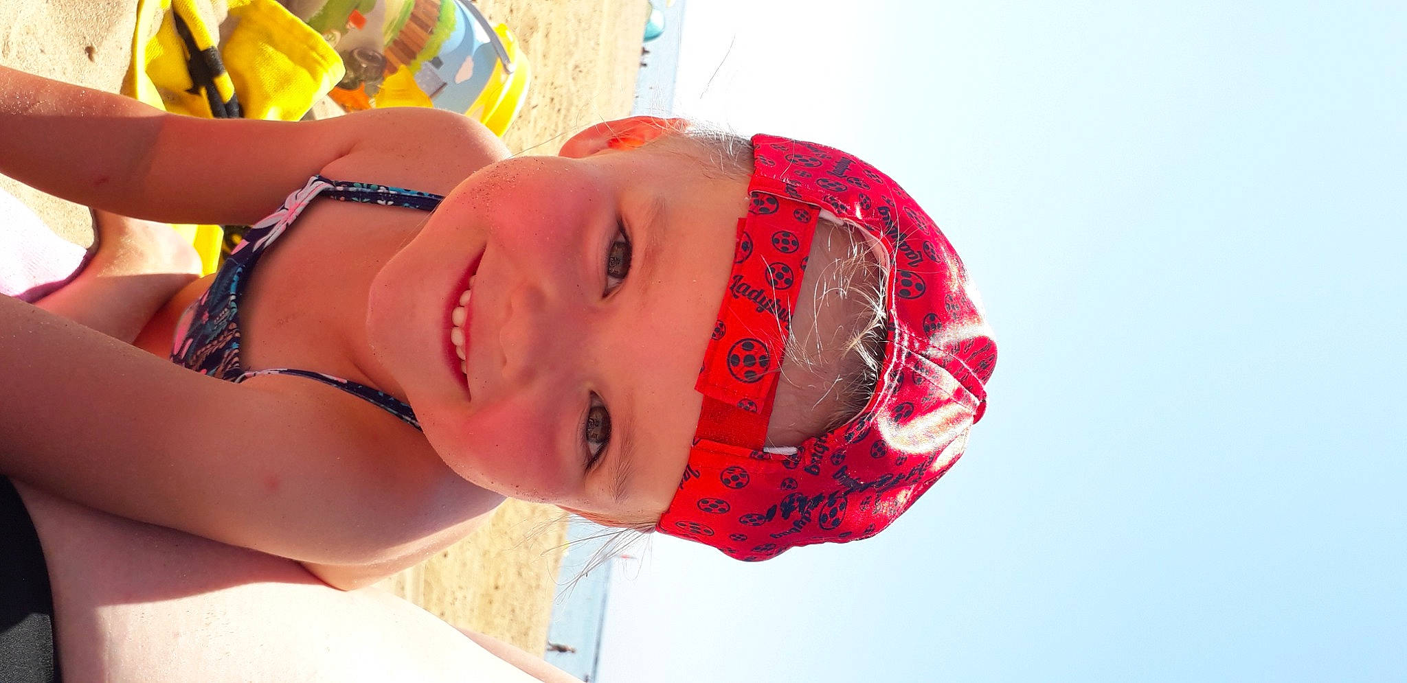 Ninon participe au concours pour gagner de l'argent avec cette photo : headwear, joy, mouth, neck, nose, person