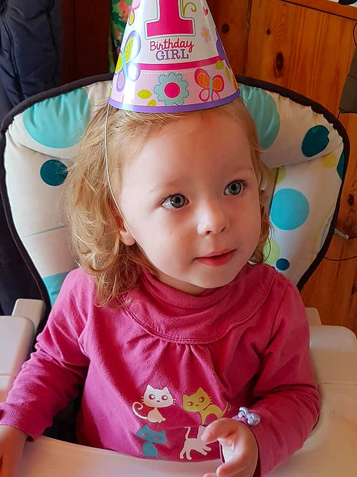 Lea a rejoint le concours — aidez-le/la à gagner de superbes lots ! birthday, cheek, child, day, face, fun, girl, head, headgear, human_hair_color, infant, iris, party_hat, person, pink, product, skin, smile, sun_hat, toddler