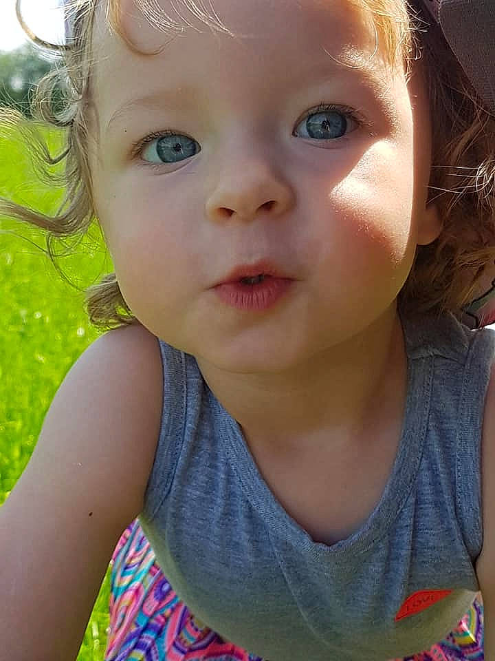 Lea a rejoint le concours — aidez-le/la à gagner de superbes lots ! beauty, blond, cheek, child, chin, close_up, eye, eyebrow, face, forehead, girl, head, human_hair_color, infant, lip, mouth, nose, person, skin, smile