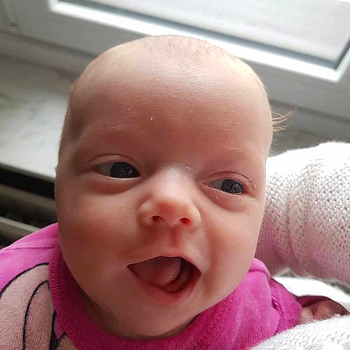 Mia participe au concours pour gagner de l'argent avec cette photo : cheek, child, chin, ear, eye, eyebrow, face, finger, forehead, girl, head, infant, laughter, lip, mouth, nose, person, skin, smile, toddler