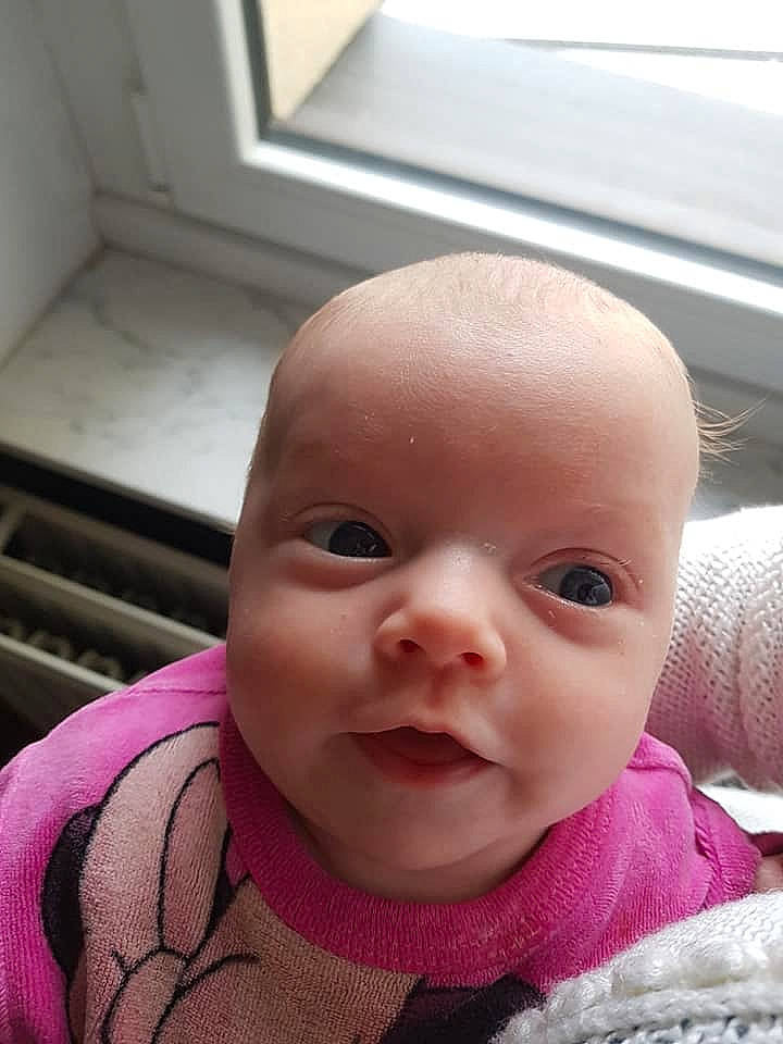 Mia a rejoint le concours — aidez-le/la à gagner de superbes lots ! cheek, child, chin, ear, eye, eyebrow, face, finger, forehead, girl, head, infant, lip, mouth, nose, person, pink, product, skin, smile