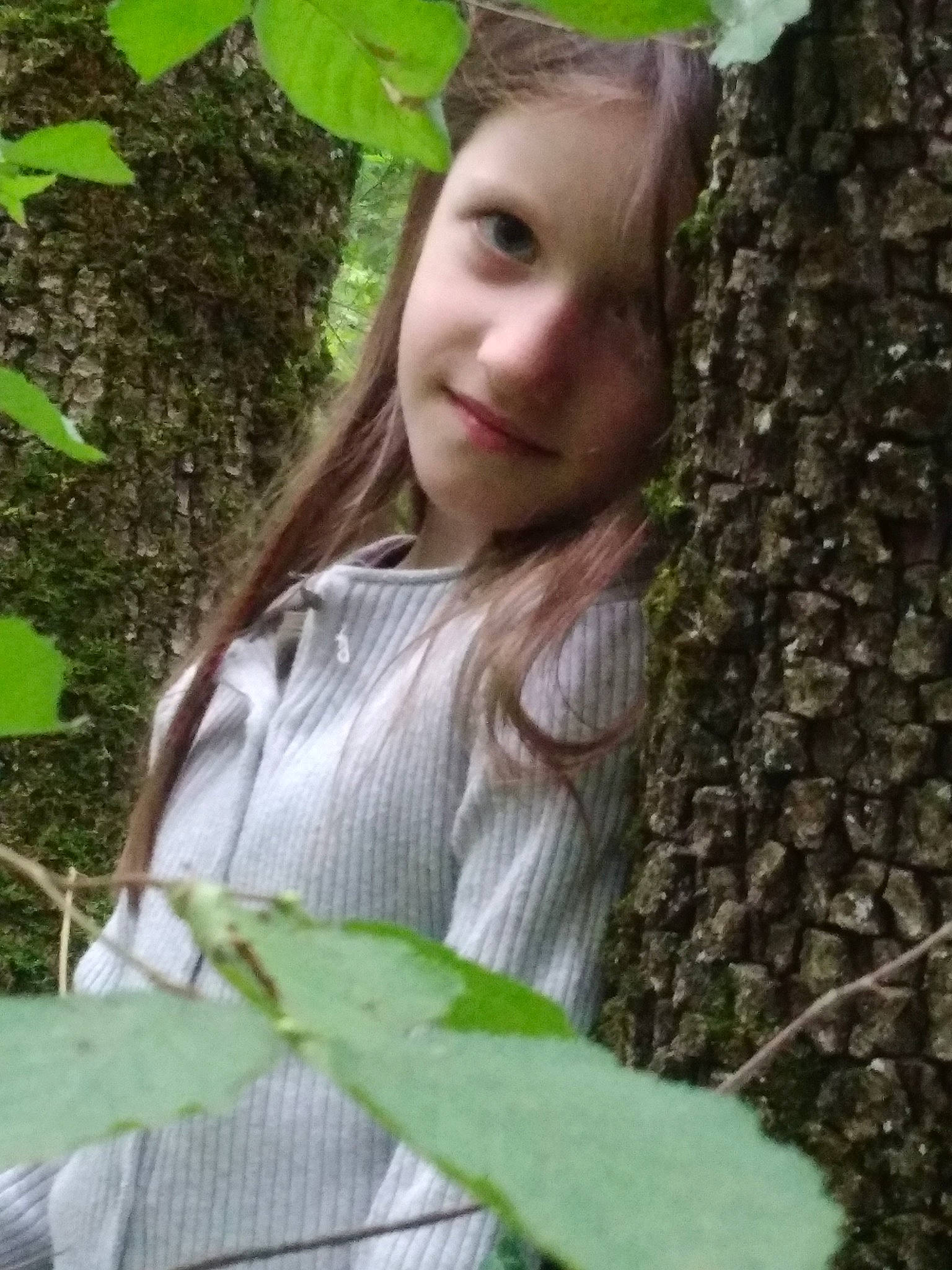 Cassidy participe au concours pour gagner de l'argent avec cette photo : adaptation, botany, branch, child, fawn, forest, grass, happy, joy, leaf, long_hair, natural_environment, people_in_nature, person, plant, smile, terrestrial_plant, trunk, twig, vegetation