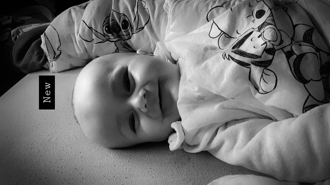 Tylio participe au concours pour gagner de l'argent avec cette photo : baby, bedtime, black_and_white, cheek, child, comfort, eyebrow, eyelash, flash_photography, fun, happy, monochrome, monochrome_photography, mouth, person, portrait, portrait_photography, skin, stock_photography, style