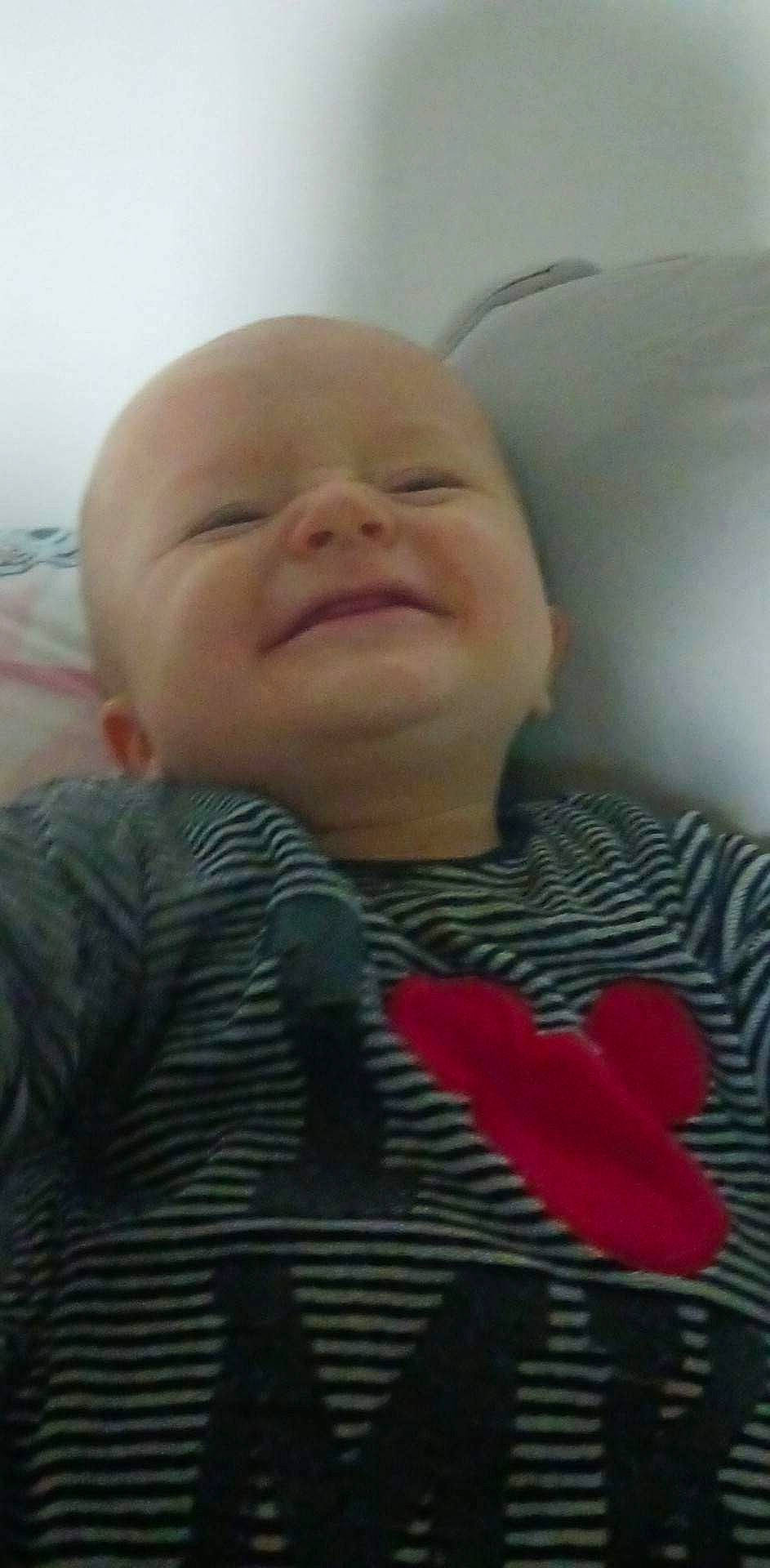 Tylio a rejoint le concours — aidez-le/la à gagner de superbes lots ! baby, baby_toddler_clothing, carmine, cheek, child, comfort, eye, fun, happy, head, iris, laugh, lip, mouth, nose, pattern, person, sleeve, smile, thumb