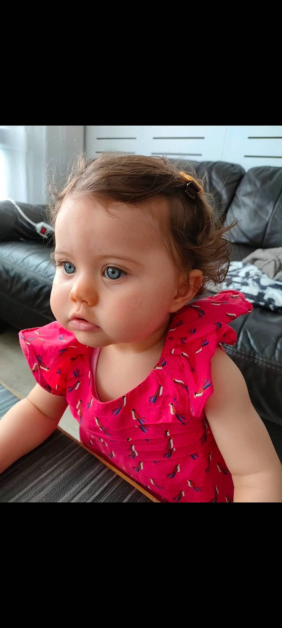 Lylou participe au concours pour gagner de l'argent avec cette photo : baby_toddler_clothing, brown_hair, cheek, child, comfort, eyebrow, eyelash, facial_expression, fashion_accessory, fun, happy, head, lip, magenta, nose, pattern, person, sitting, skin, sleeve