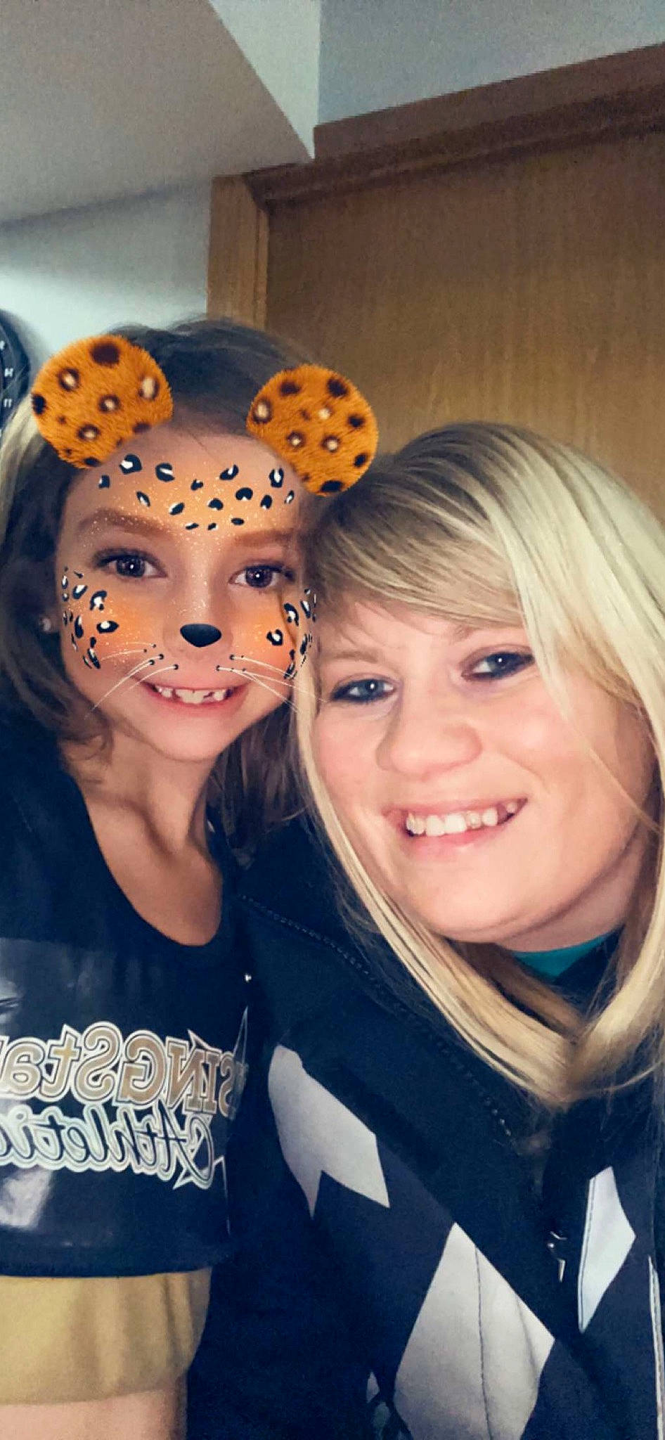 Payten is registered to the contest to win money with this photo: arthropod, blond, cool, electric_blue, event, eye, eyebrow, face, facial_expression, fashion_accessory, flash_photography, fun, happy, head, headwear, insect, iris, jewellery, joy, mouth