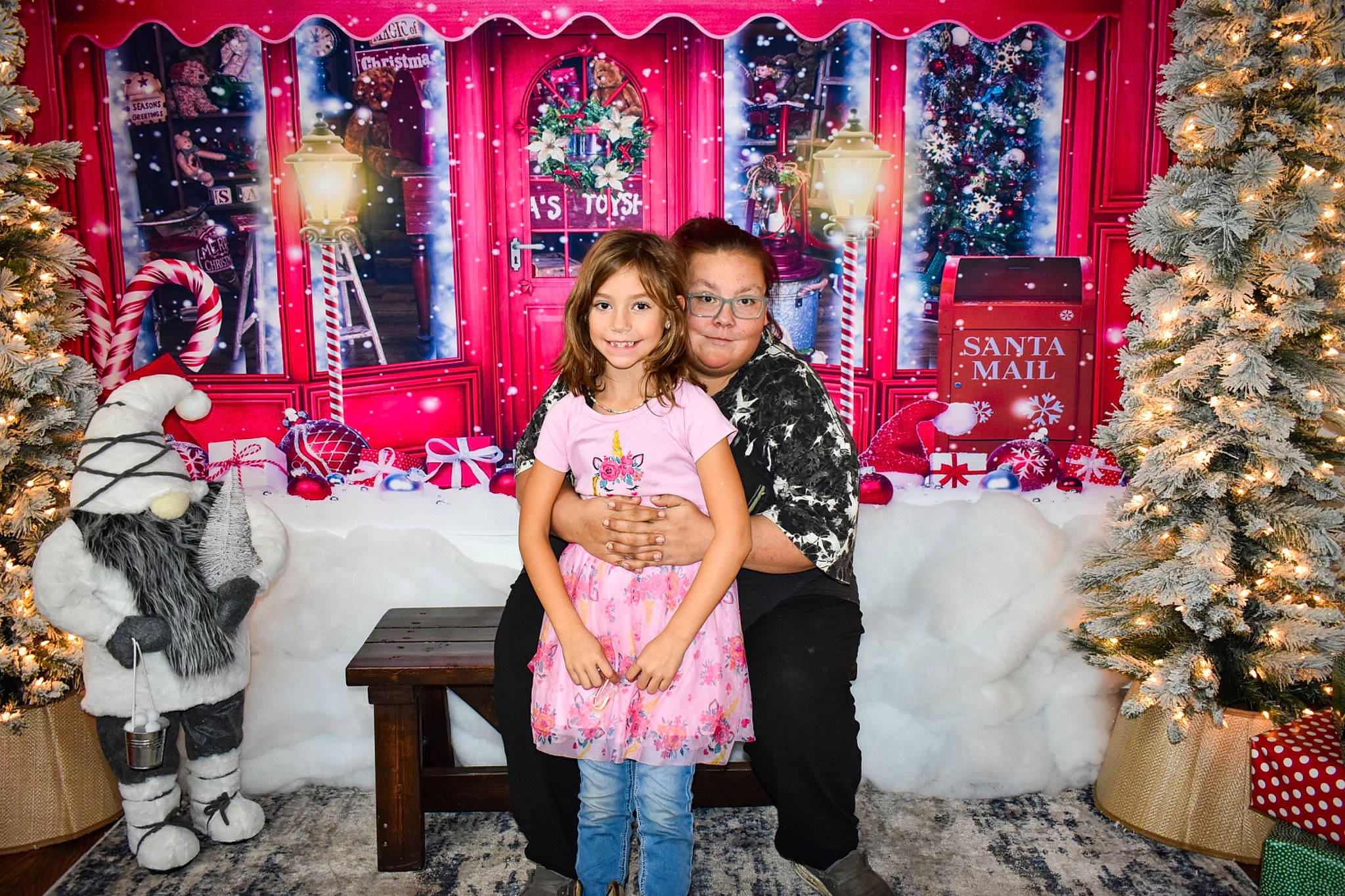 Payten is registered to the contest to win money with this photo: christmas, christmas_decoration, christmas_eve, christmas_ornament, christmas_tree, decoration, event, fun, happy, holiday, interior_design, joy, leisure, magenta, ornament, person, room, smile, temple, tradition