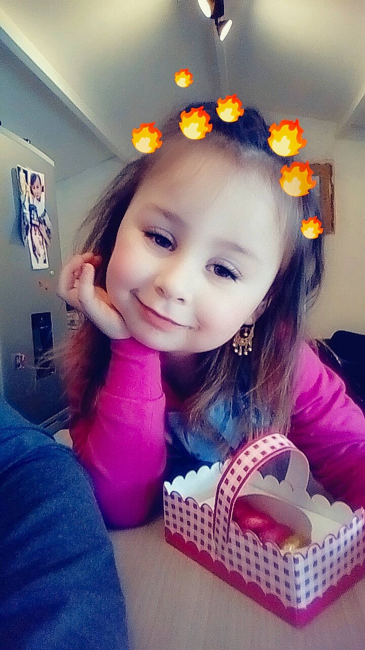 Shana participe au concours pour gagner de l'argent avec cette photo : baby, beauty, cheek, child, daughter, ear, face, hair_accessory, happy, head, person, play, skin, smile, toddler