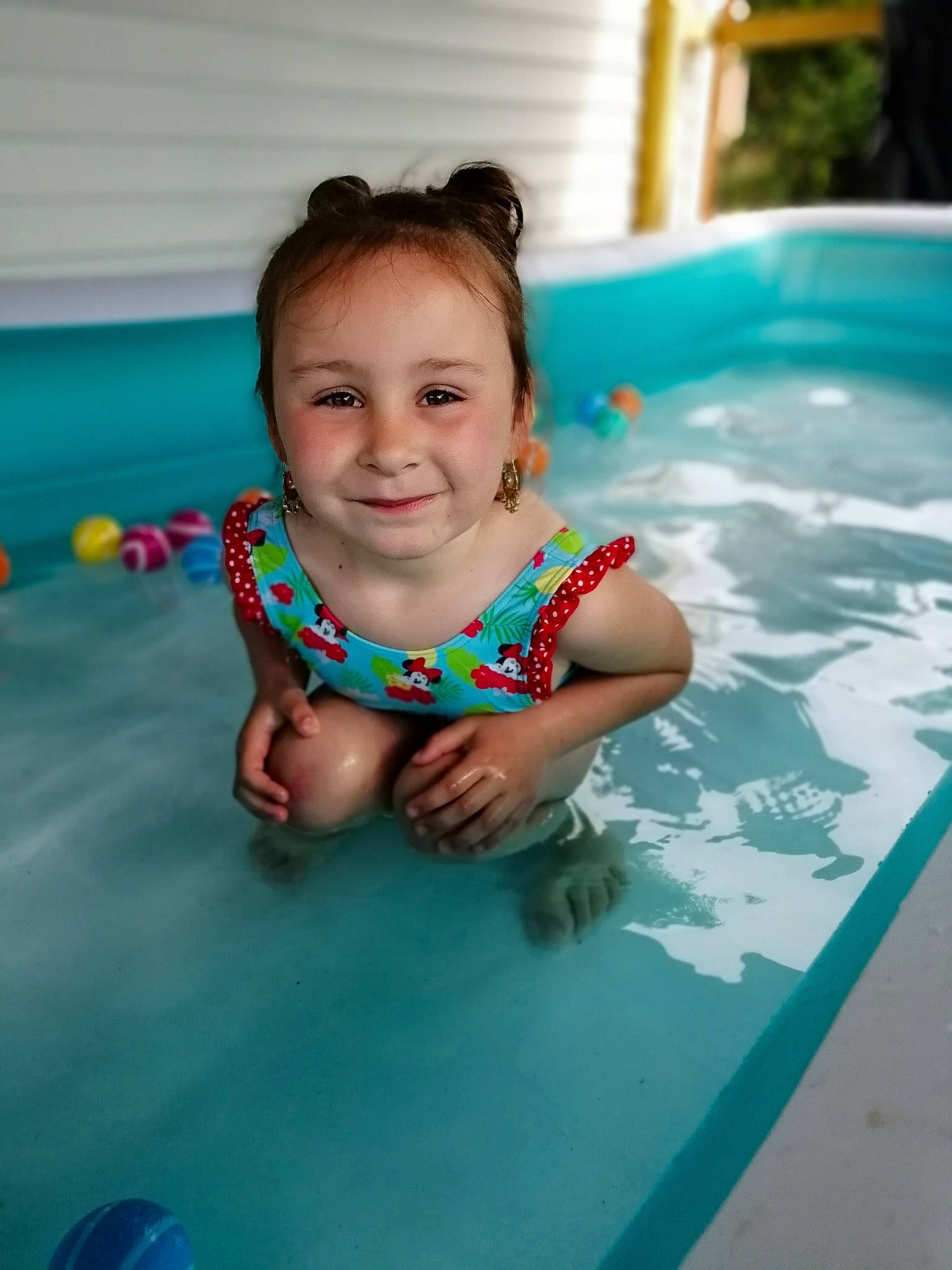 Shana participe au concours pour gagner de l'argent avec cette photo : baby, bathing, child, fun, games, indoor_games_and_sports, joy, leisure, leisure_centre, person, play, pool, product, recreation, skin, smile, summer, swimming, swimming_pool, toddler
